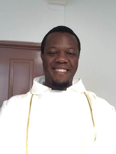 Obraz zawieraj�cy osoba, szata, ubrania, Ludzka twarz

Opis wygenerowany automatycznie